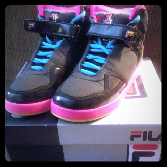 Fila Shoes - Ladies Fila Displace Shoes Size 8 W Pink and Black